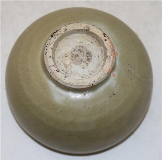 A Longquan celadon alms bowl, Song / Yuan Dynasty, diameter 14cm